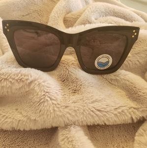 I-SEA POLARIZED SUNGLASSES. NWT